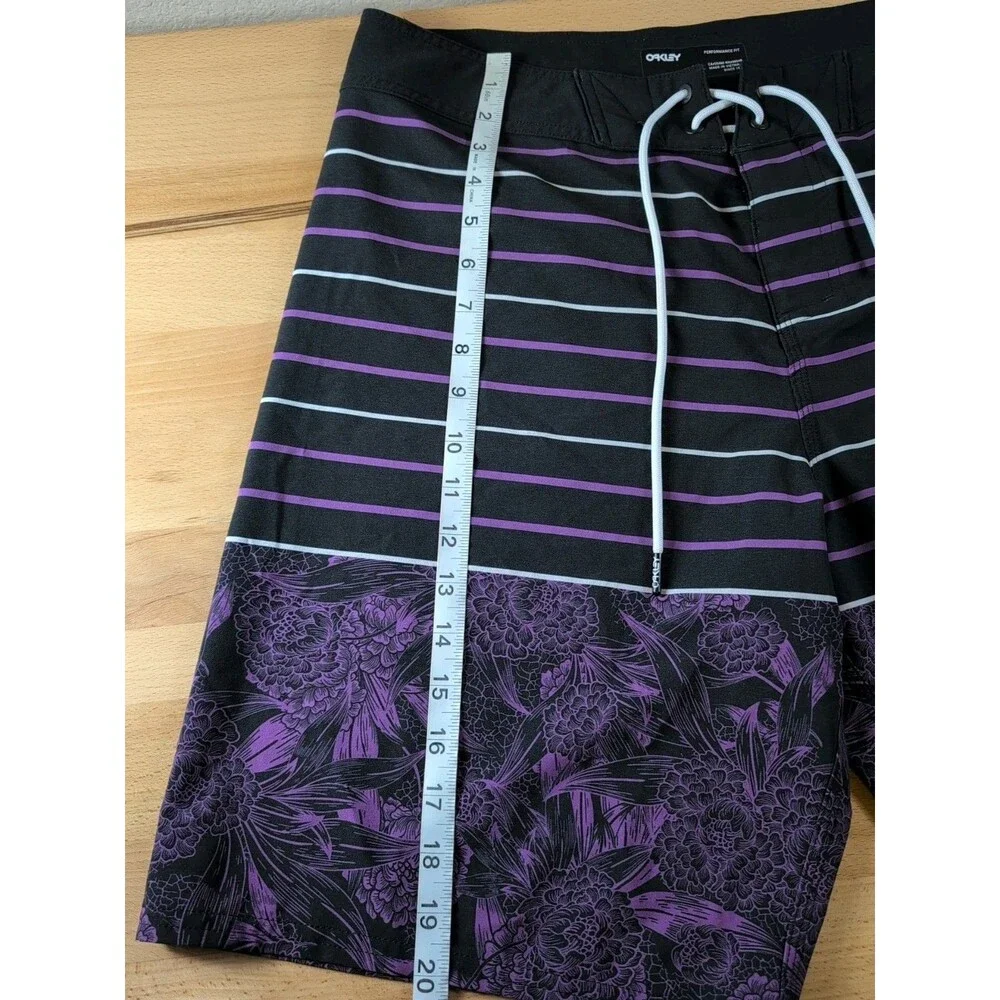 Oakley Board Shorts 33 Mens Black & Purple Back Pocket Swim Trunks